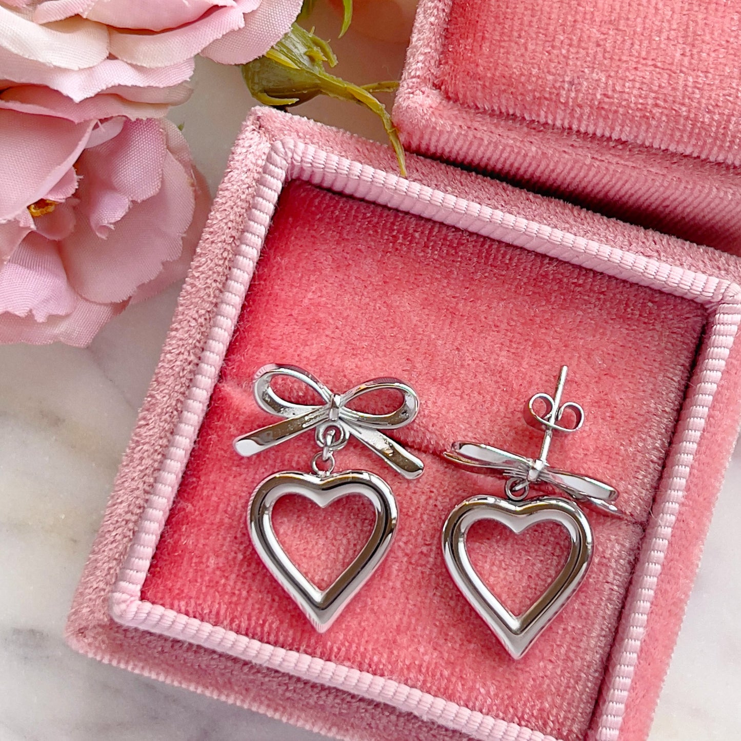 Bow corazón earrings +