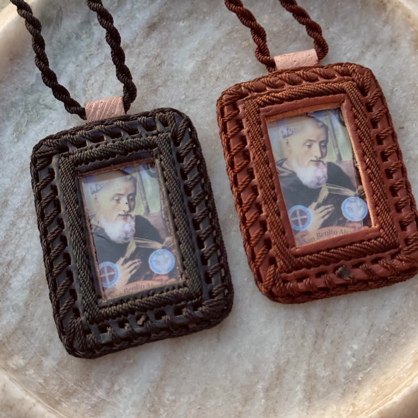 Mens San Benito Escapulario