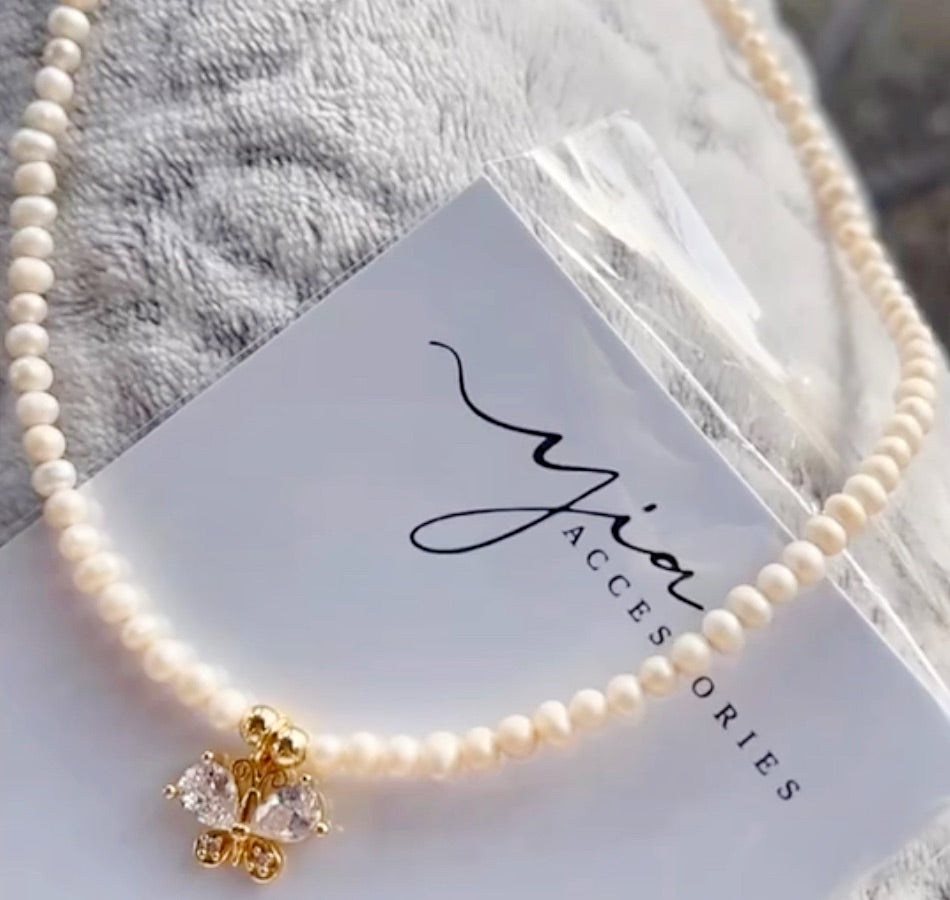 Pearly Butterfly Choker*