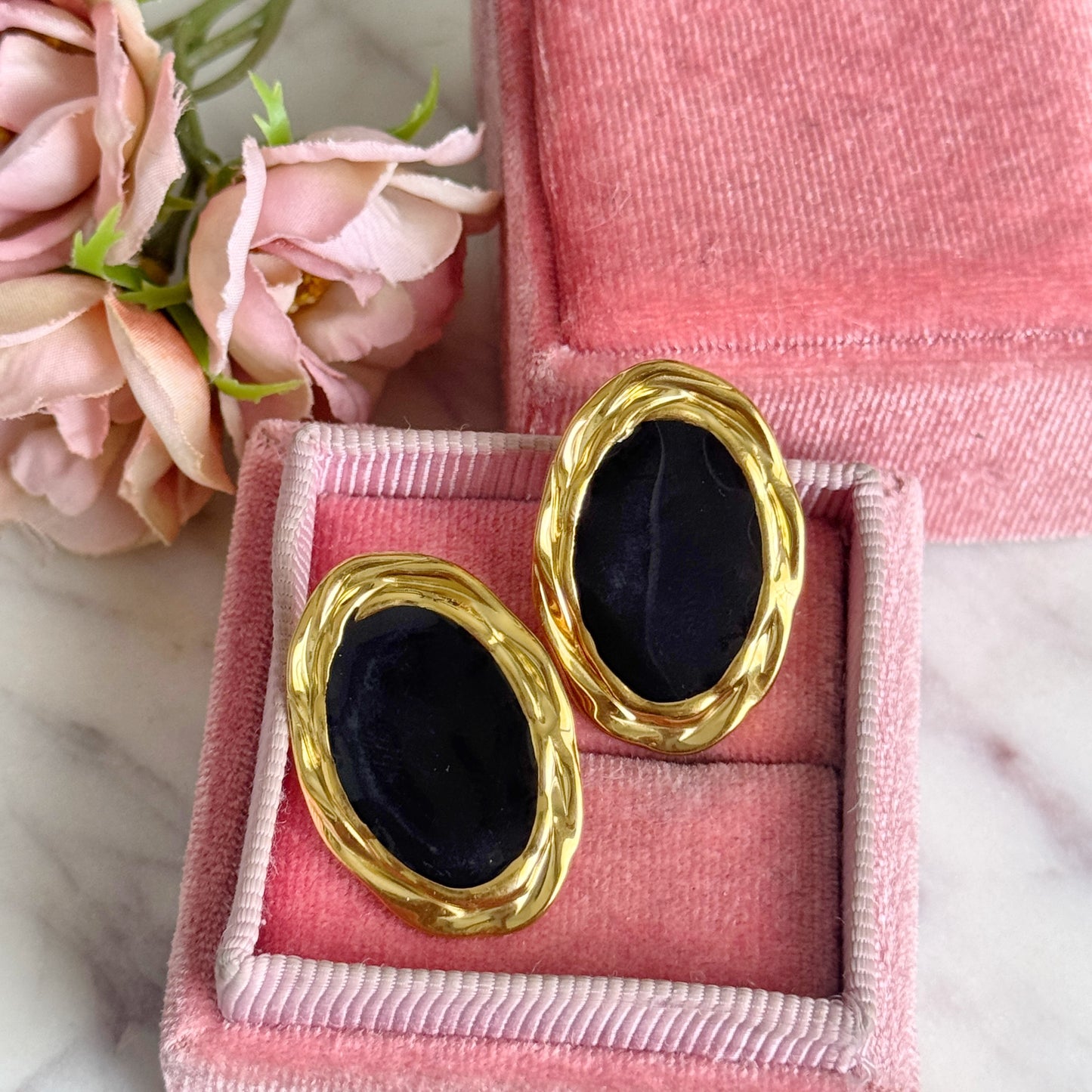 Magnifica Stud Earrings