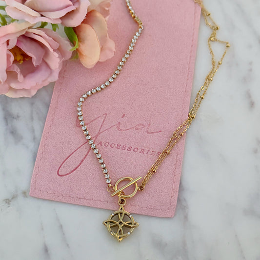 Dainty Nudo de Bruja Necklace