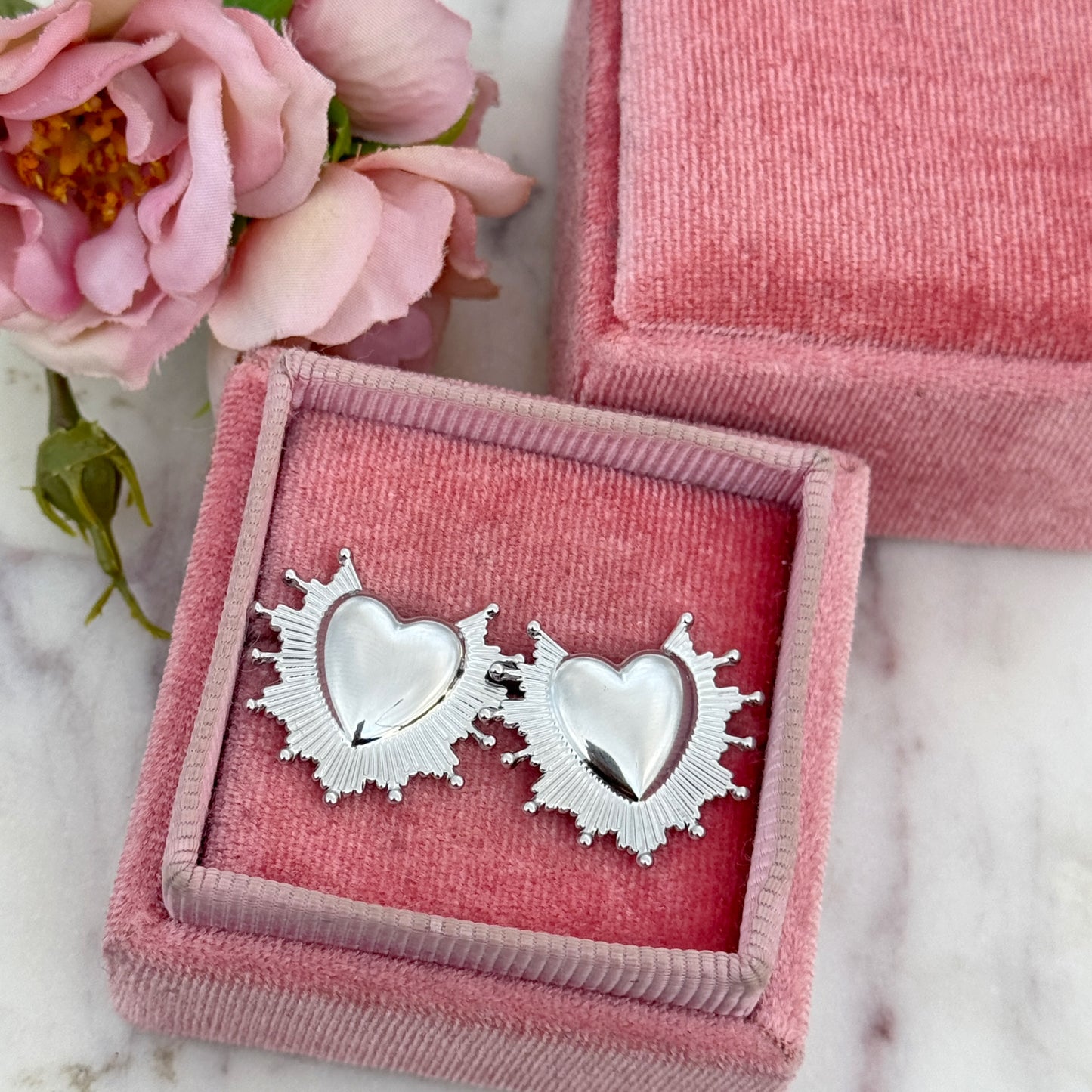 Amor Enterno Stud Earrings