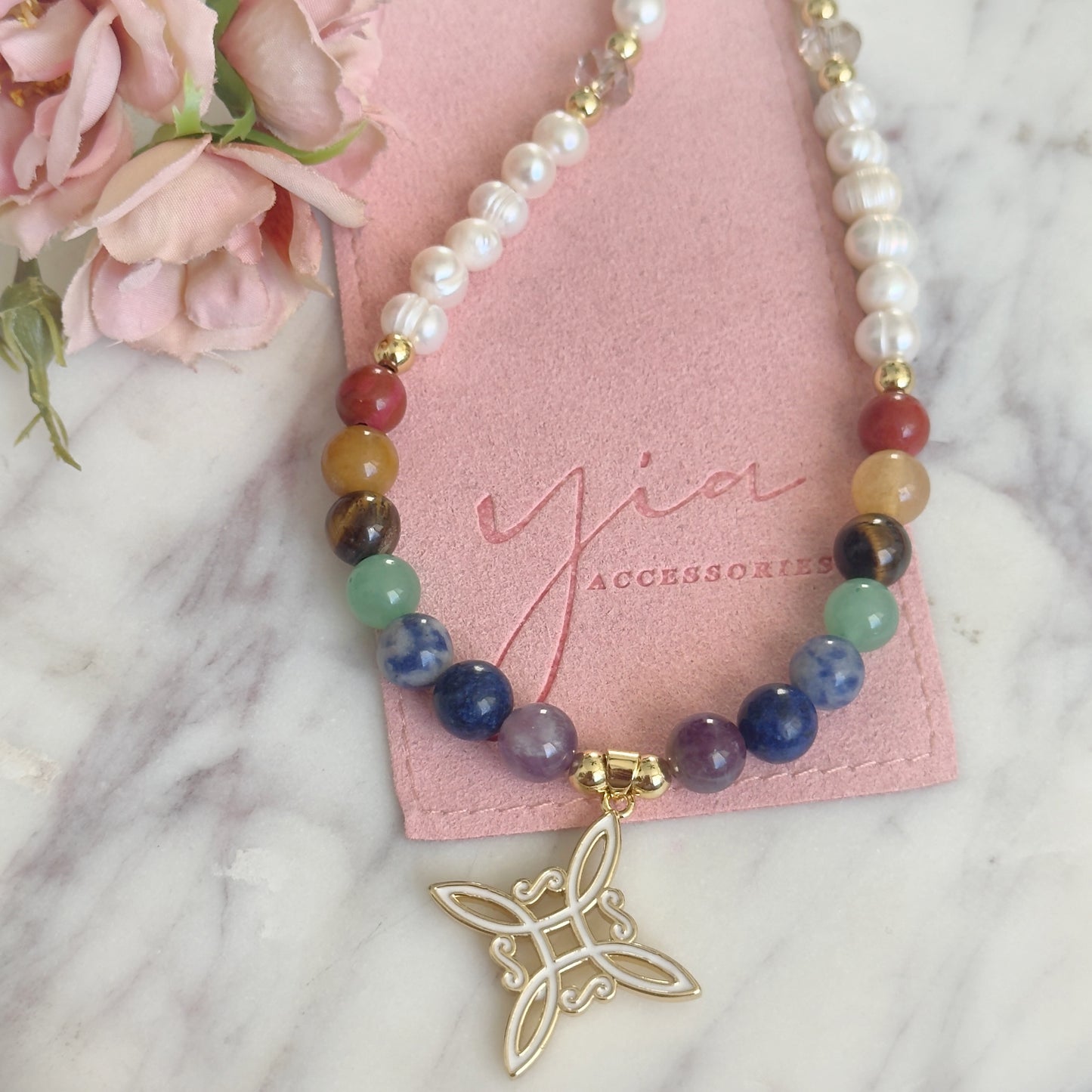 Balanced Protector - Chakra Nudo de Bruja Necklace
