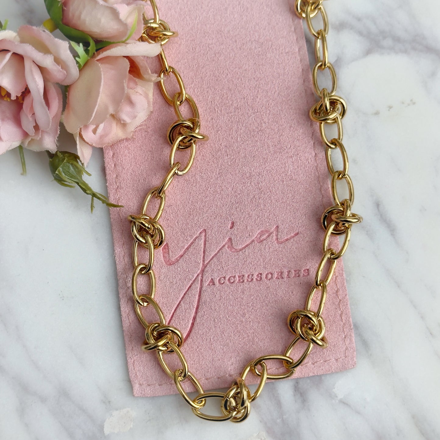 Nudito Necklace