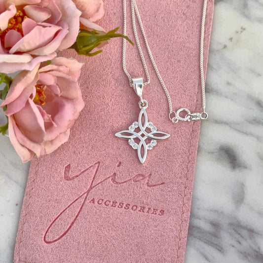 Plata 925 - Nudo de Bruja CZ Necklace